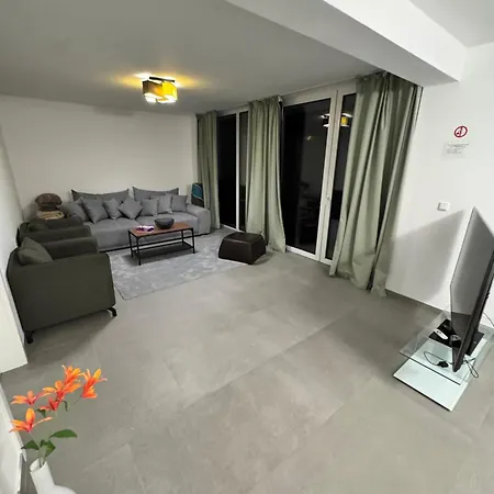 Uz 11 - Laatzen 10 Minutes To Messe 140qm Modern Living Self-check-in Wifi Parking Villa *
