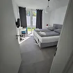 Villa Uz 11 - Laatzen 10 Minutes To Messe 140qm Modern Living Self-check-in Wifi Parking *