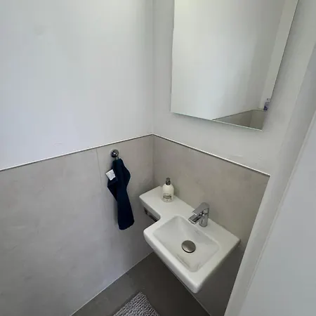 Uz 11 - Laatzen 10 Minutes To Messe 140qm Modern Living Self-check-in Wifi Parking Villa Hannover