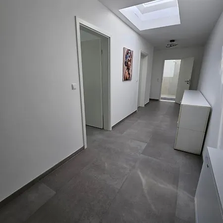 Uz 11 - Laatzen 10 Minutes To Messe 140qm Modern Living Self-check-in Wifi Parking וילה *