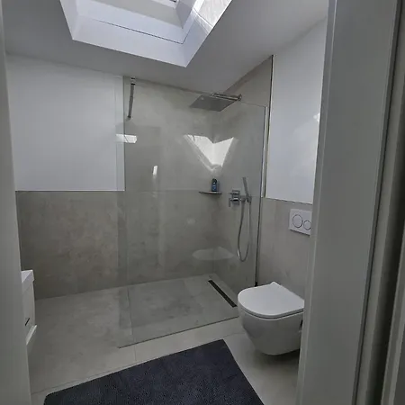 Uz 11 - Laatzen 10 Minutes To Messe 140qm Modern Living Self-check-in Wifi Parking * הנובר