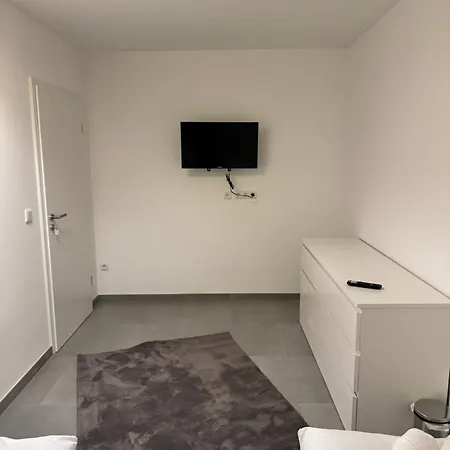 Uz 11 - Laatzen 10 Minutes To Messe 140qm Modern Living Self-check-in Wifi Parking Villa