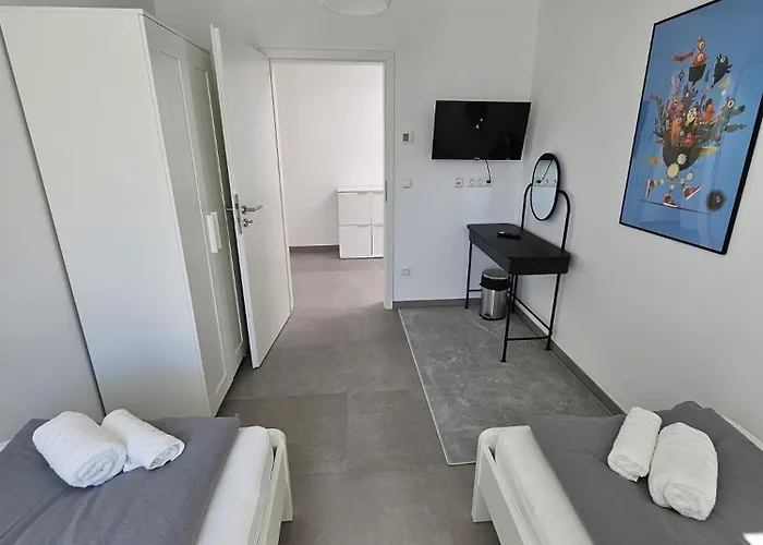 Uz 11 - Laatzen 10 Minutes To Messe 140qm Modern Living Self-check-in Wifi Parking * 하노버