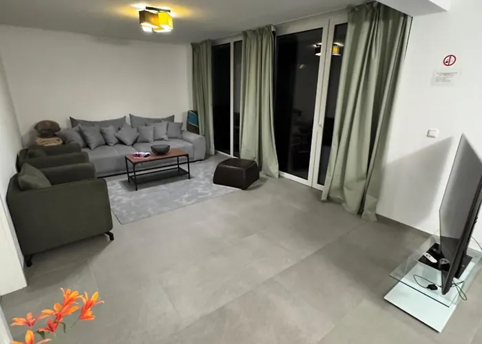Uz 11 - Laatzen 10 Minutes To Messe 140qm Modern Living Self-check-in Wifi Parking Villa *